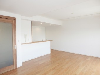 間仕切りを撤去して広々としたリビング・ダイニングに